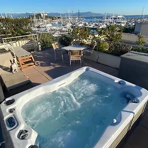Penthouse Vue Mer Avec Rooftop,jacuzzi,et Parking Prive Апартаменты